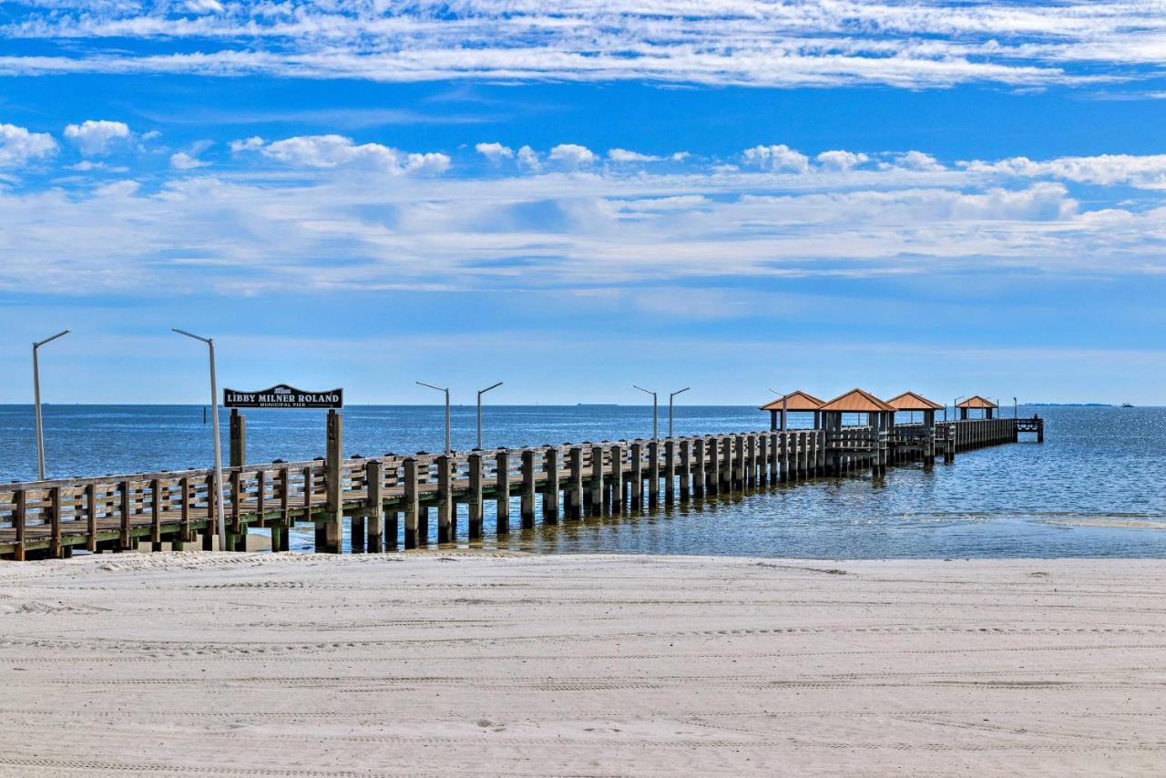 Beachside Getaway - Walk To Gulf, Pier And Casino! Villa Gulfport Exterior foto