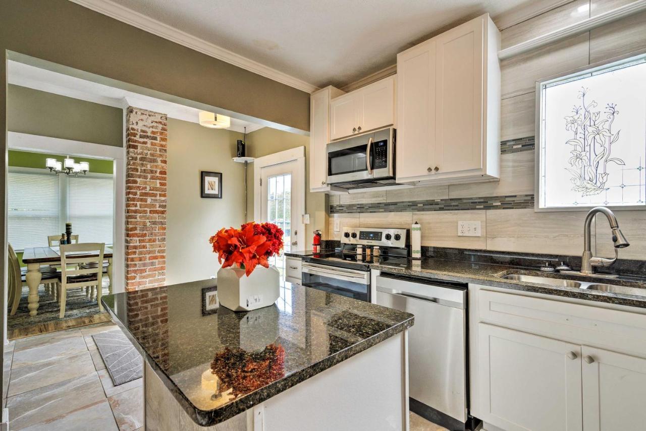 Beachside Getaway - Walk To Gulf, Pier And Casino! Villa Gulfport Exterior foto